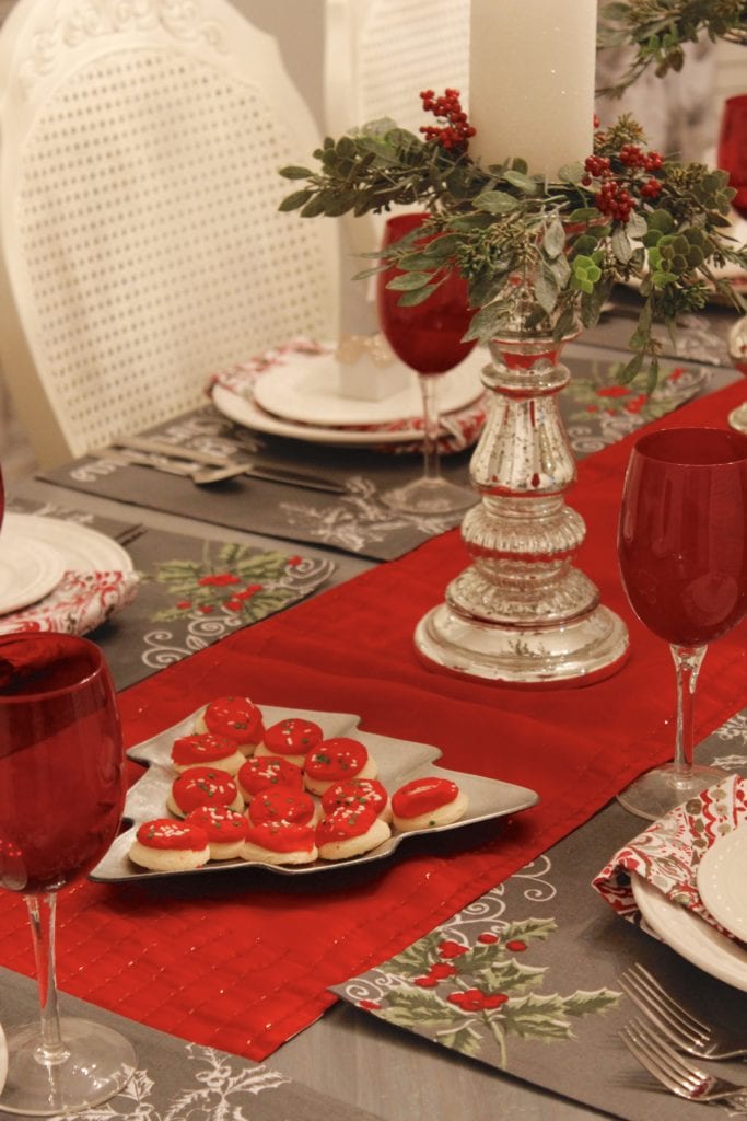 seven gorgeous christmas tablescape ideas