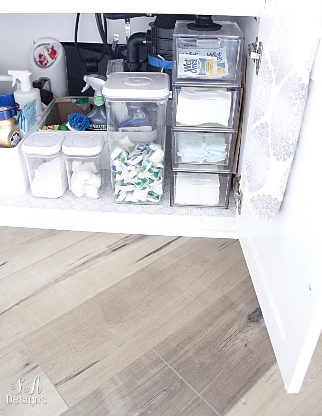https://summeradams.com/wp-content/uploads/2018/01/How-To-Beautifully-Organize-Under-Your-Kitchen-Sink-9.jpg