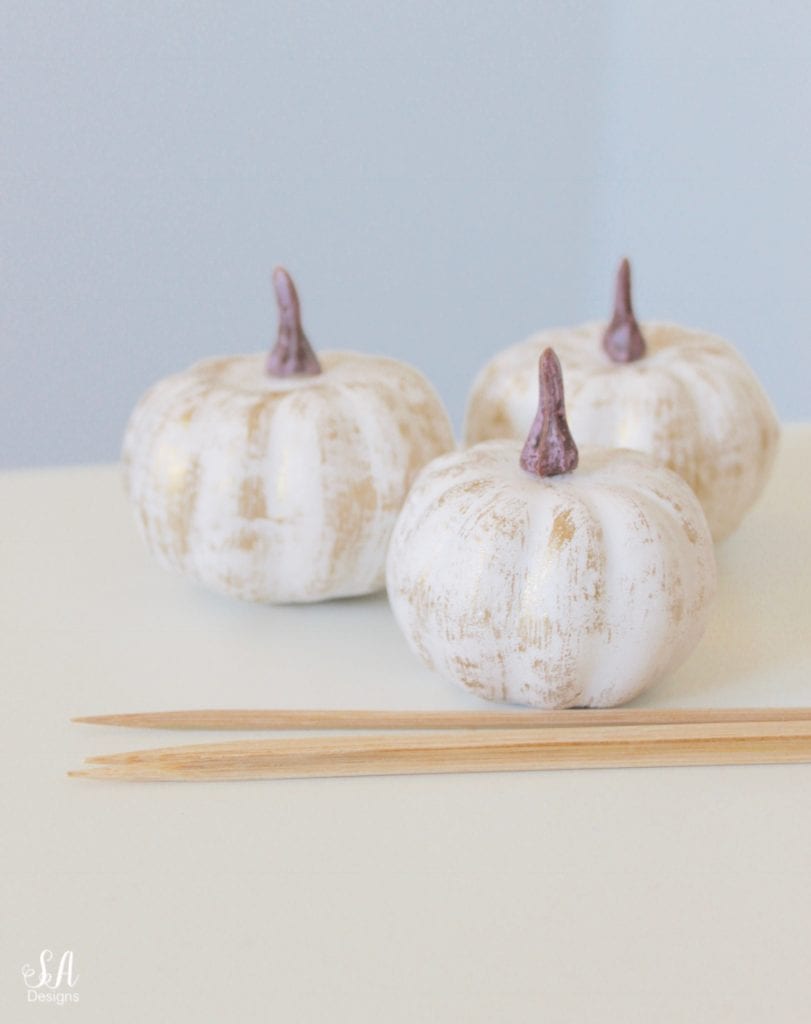 plastic mini white pumpkins, diy fall wreath, white pumpkin wreath