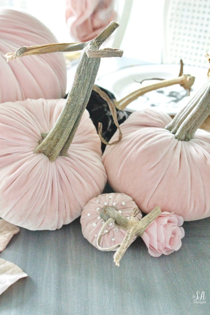 hotskwash velvet pumpkins, pink fall decor, blush fall decor, decorating with pumpkins, glam Halloween tablescape, elegant halloween decor, white halloween kitchen with pink and black, pink halloween, skull halloween plates homegoods, pier1 blush velvet placemats charger, gold rimmed clear crystal goblets, gold flatware, crystal chandelier, velvet pumpkins with swarovski crystals