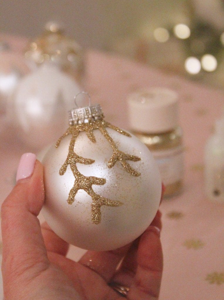 DIY Ornament With Glitter & Velvet Ribbon - Summer Adams