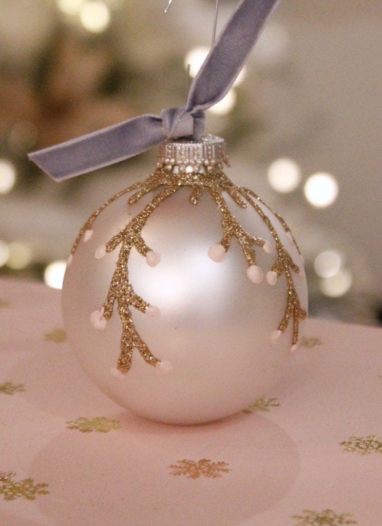 DIY Ornament With Glitter & Velvet Ribbon - Summer Adams