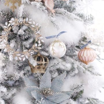 DIY Ornament With Glitter & Velvet Ribbon