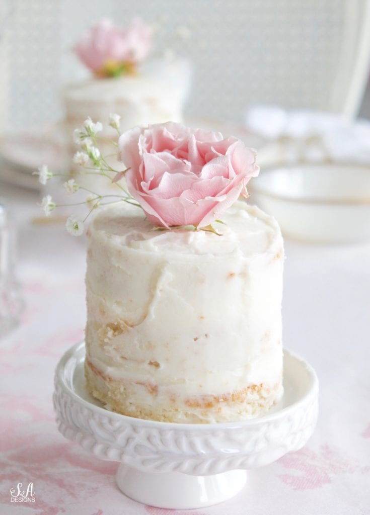 individual mini naked cake on individual cupcake stand