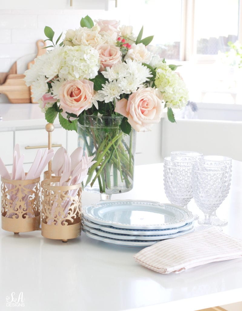 summer dining, pink and blue table setting, pink and blue place settings, summer dining