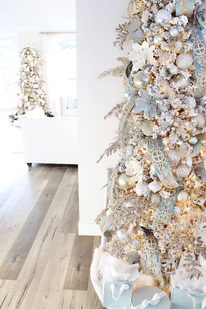 https://summeradams.com/wp-content/uploads/2020/12/Elegant-Spa-Blue-Entry-Christmas-Tree-Garlands-15-683x1024.jpg