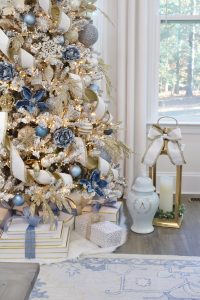 white and gold decor, glam christmas, white walls, ginger jars, classy christmas, christmas blogger tour, white sofas, custom pillow covers, flocked christmas tree, flocked garland christmas mantel