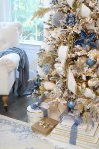 white and gold decor, glam christmas, white walls, ginger jars, classy christmas, christmas blogger tour, white sofas, custom pillow covers, flocked christmas tree, flocked garland christmas mantel