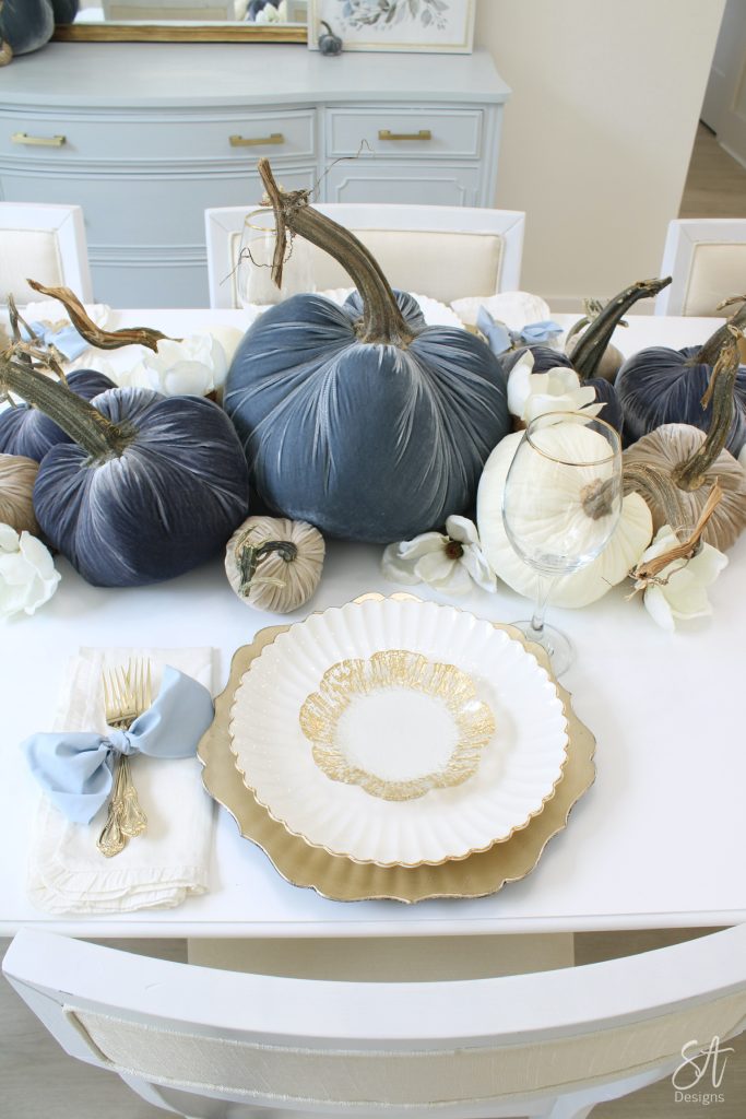 chic scalloped dinner plates, chic gold floral dessert plates, blue velvet pumpkins, chic fall tablescape